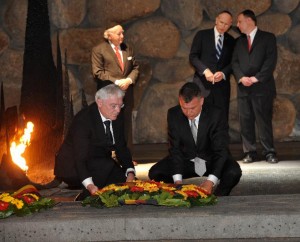German government officials laid a wreath at Yad Vashem, where the Claims Conference negotiated for Holocaust survivor homecare funding.
