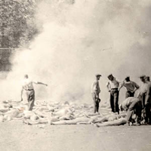 photo of Sonderkommandos at Auschwitz burning bodies