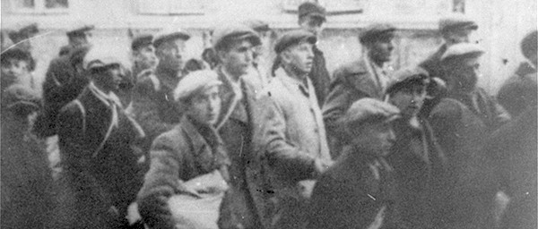 Encyclopedia Camps Ghettos Deportation of Jews from the Brzeziny ghetto to Chelmno, May 1942 USHMM courtesy Instytut Pamieci Narodowej