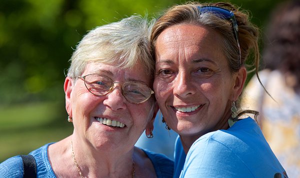 Lajosné Kelemen, a Hungarian survivor, enjoying the Szarvas summer program with Ildikó Kiss Tóthné, a social worker from the Hungarian Jewish Social Support Foundation.