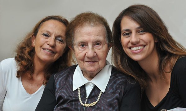 A Holocaust survivor pictured with her daughter and granddaughter 